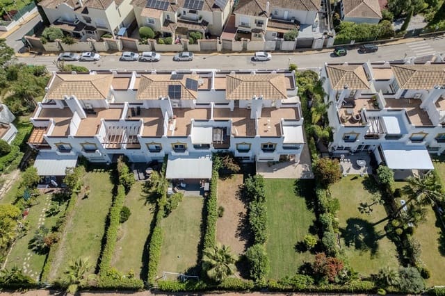 3 bedroom Semi-detached Villa for sale in Selwo, Estepona with pool garage - € 550,000 (Ref: 9823413)
