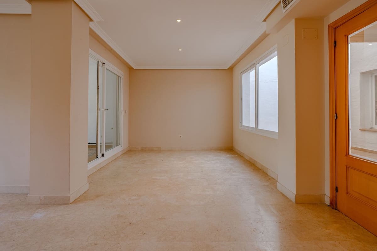 3 bedroom Semi-detached Villa for sale in New Golden Mile with pool garage - € 550,000 (Ref: 9823413)