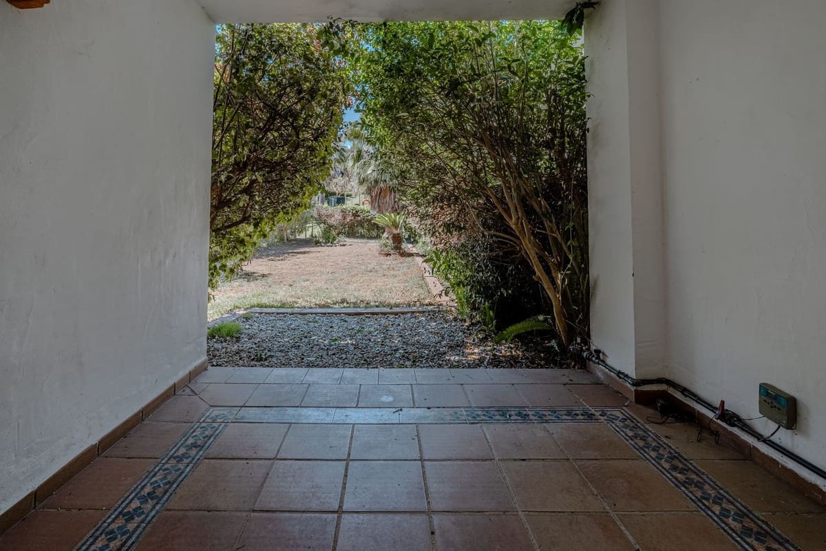 3 bedroom Semi-detached Villa for sale in New Golden Mile with pool garage - € 550,000 (Ref: 9823413)