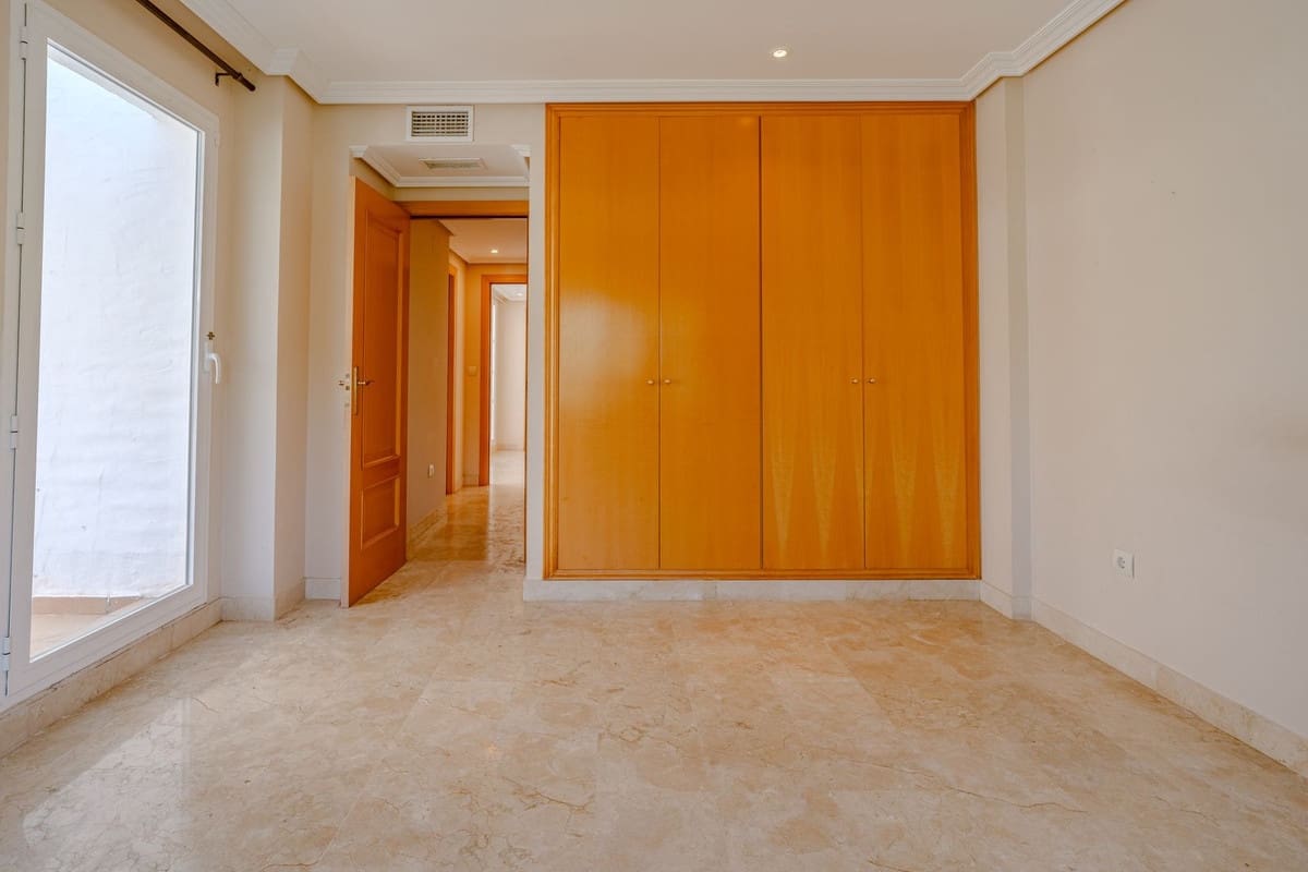 3 bedroom Semi-detached Villa for sale in New Golden Mile with pool garage - € 550,000 (Ref: 9823413)