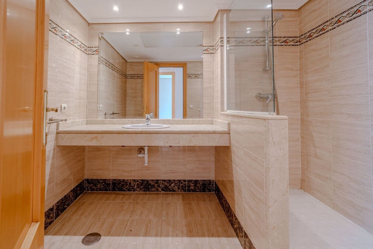 3 bedroom Semi-detached Villa for sale in New Golden Mile with pool garage - € 550,000 (Ref: 9823413)