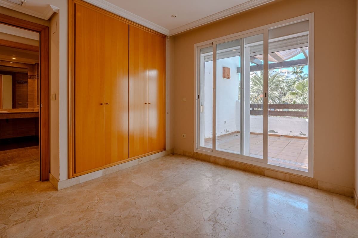 3 bedroom Semi-detached Villa for sale in New Golden Mile with pool garage - € 550,000 (Ref: 9823413)