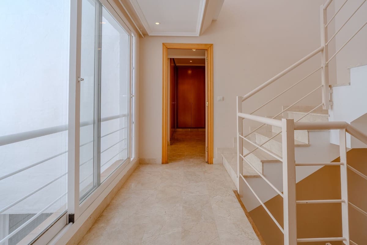 3 bedroom Semi-detached Villa for sale in New Golden Mile with pool garage - € 550,000 (Ref: 9823413)