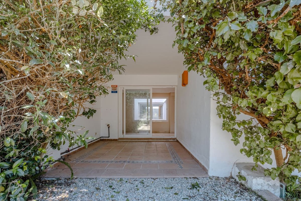 3 bedroom Semi-detached Villa for sale in New Golden Mile with pool garage - € 550,000 (Ref: 9823413)