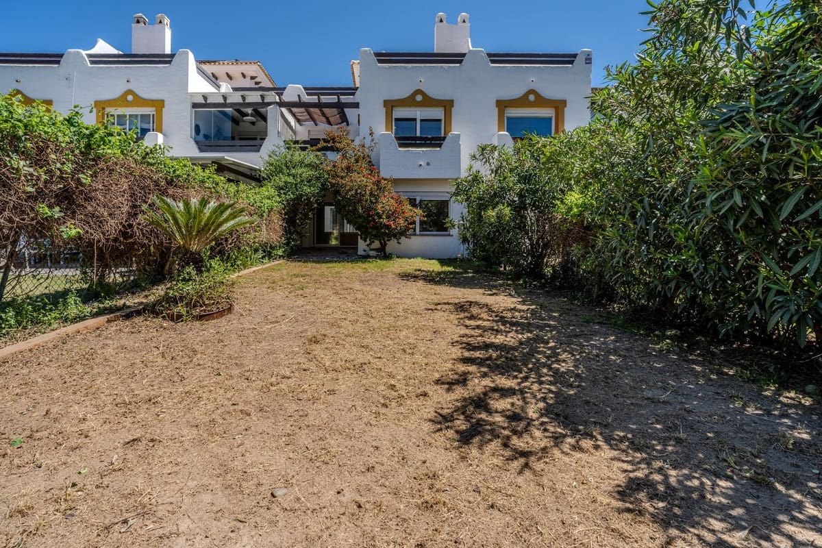 3 bedroom Semi-detached Villa for sale in New Golden Mile with pool garage - € 550,000 (Ref: 9823413)