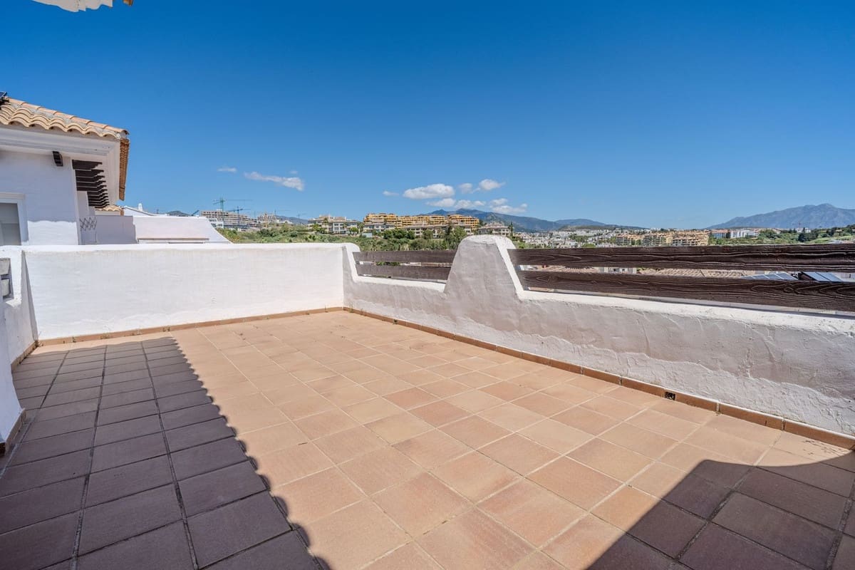 3 bedroom Semi-detached Villa for sale in New Golden Mile with pool garage - € 550,000 (Ref: 9823413)