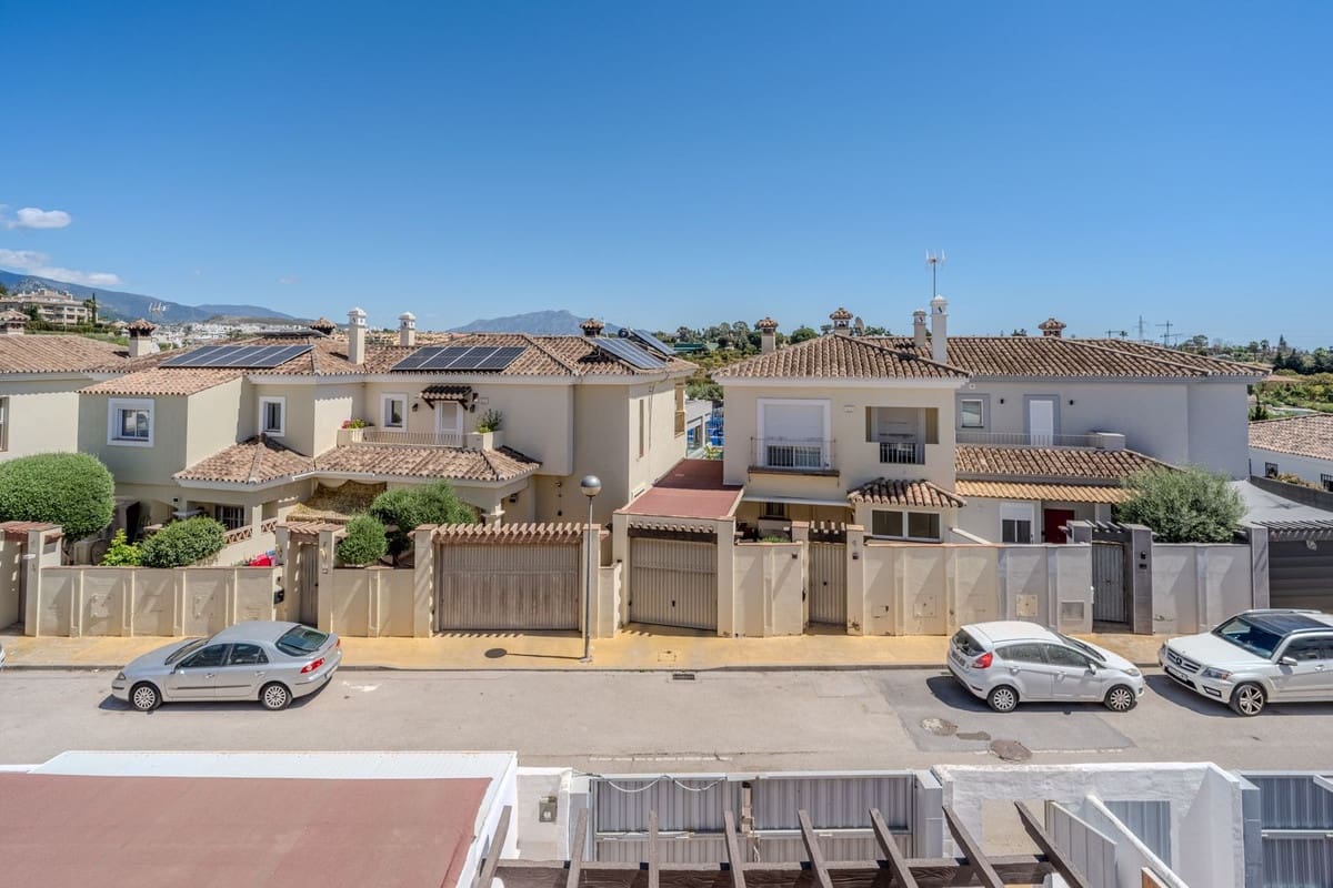 3 bedroom Semi-detached Villa for sale in New Golden Mile with pool garage - € 550,000 (Ref: 9823413)
