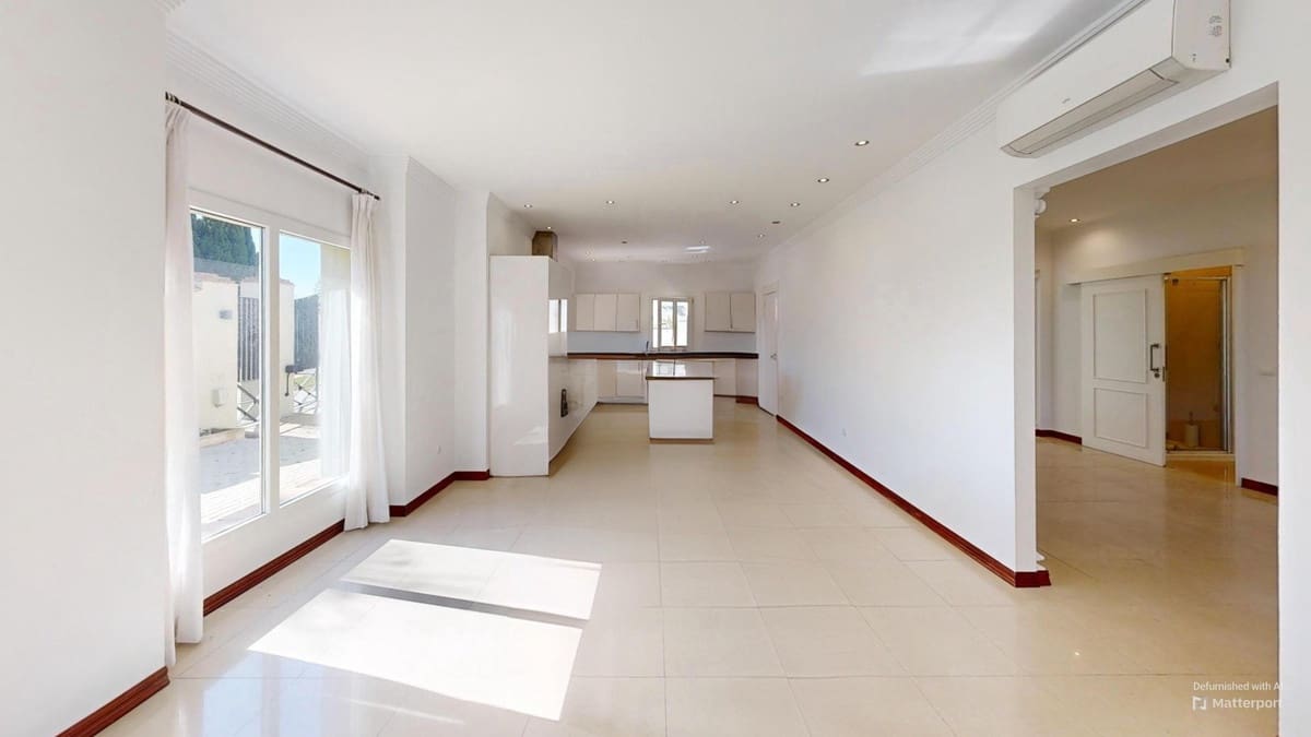 6 Zimmer Villa zu verkaufen in Sotogrande mit Pool - 1.550.000 € (Ref: 9823414)