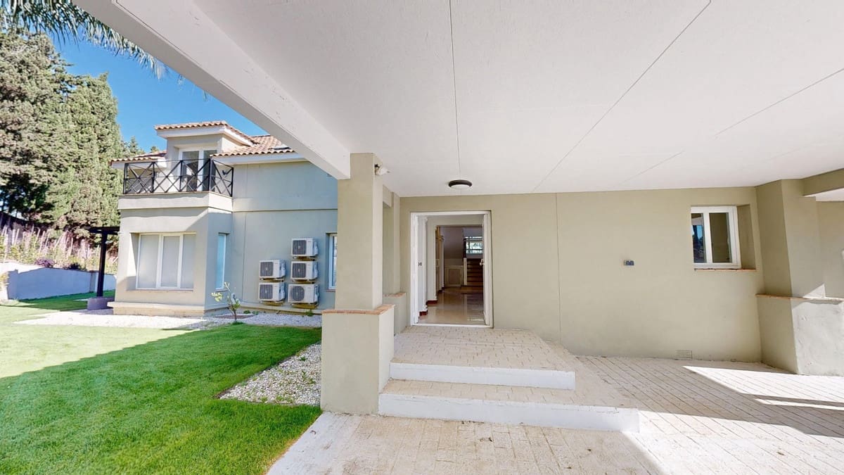 6 Zimmer Villa zu verkaufen in Sotogrande mit Pool - 1.550.000 € (Ref: 9823414)