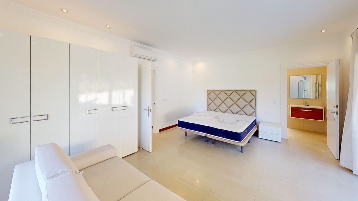 6 Zimmer Villa zu verkaufen in Sotogrande mit Pool - 1.550.000 € (Ref: 9823414)