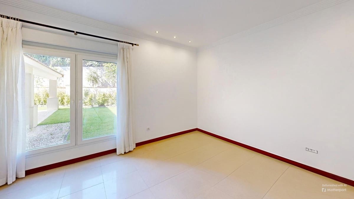 6 Zimmer Villa zu verkaufen in Sotogrande mit Pool - 1.550.000 € (Ref: 9823414)