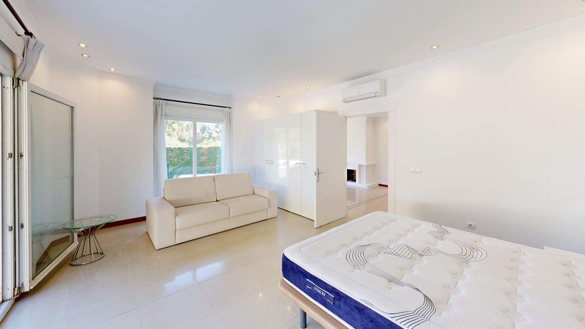 6 Zimmer Villa zu verkaufen in Sotogrande mit Pool - 1.550.000 € (Ref: 9823414)