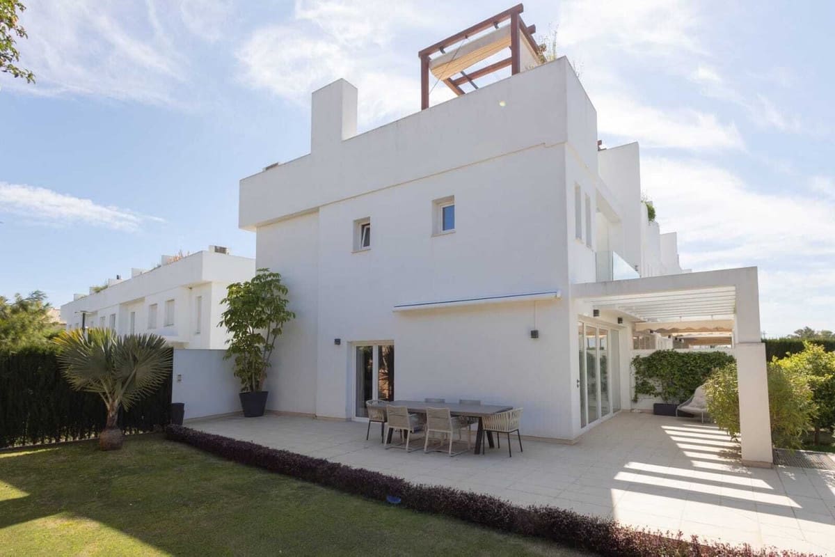 4 slaapkamer Halfvrijstaande villa te koop in Calahonda met zwembad garage - € 775.000 (Ref: 9823417)