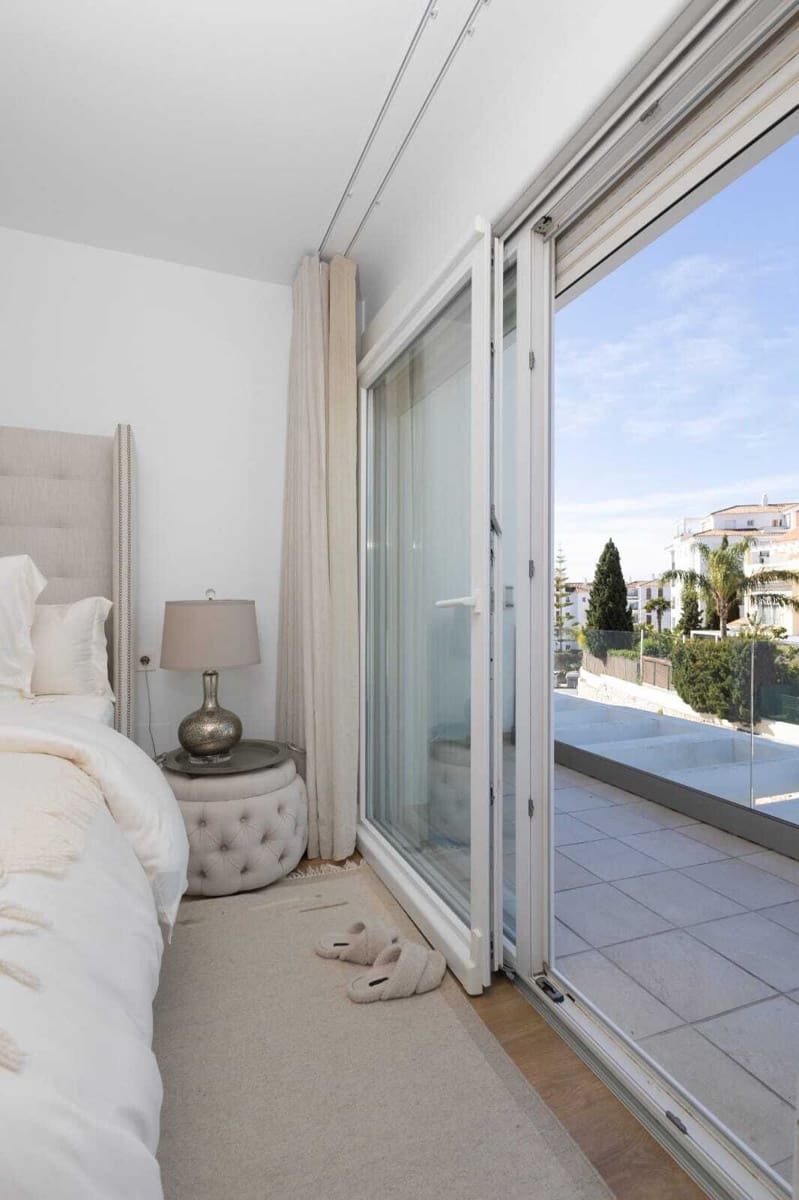 4 slaapkamer Halfvrijstaande villa te koop in Calahonda met zwembad garage - € 775.000 (Ref: 9823417)