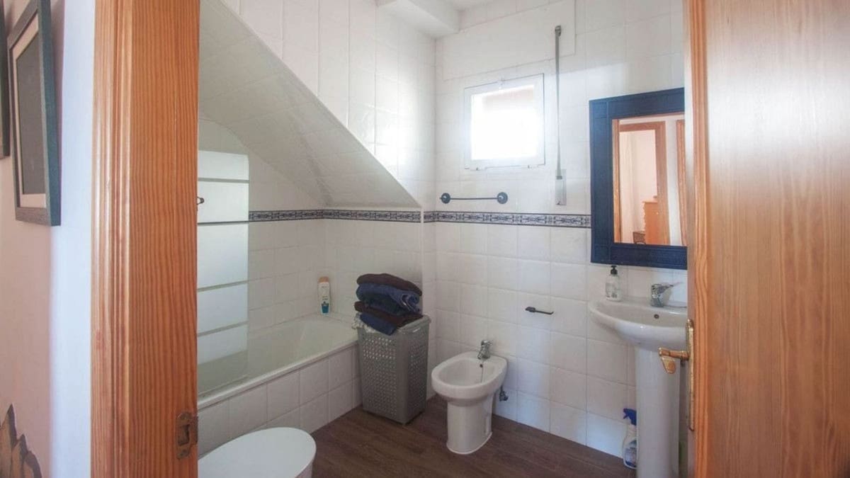 Chalet de 6 habitaciones en Estepona en venta con piscina garaje - 995.000 € (Ref: 9823418)
