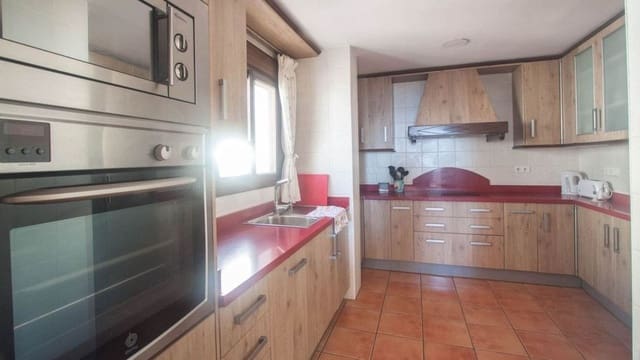 6 slaapkamer Villa te koop in Centro, Estepona met zwembad garage - € 995.000 (Ref: 9823418)