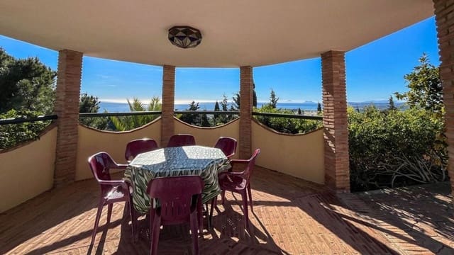 6 slaapkamer Villa te koop in Centro, Estepona met zwembad garage - € 995.000 (Ref: 9823418)
