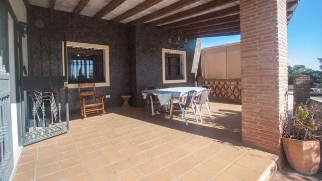 6 slaapkamer Villa te koop in Centro, Estepona met zwembad garage - € 995.000 (Ref: 9823418)