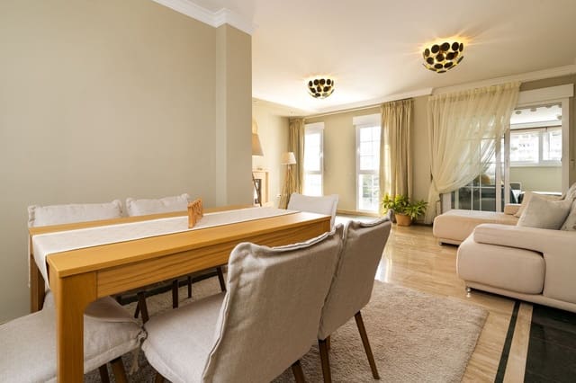 4 makuuhuone Omakotitalo myytävänä paikassa Calahonda, Mijas mukana uima-altaan - 689 000 € (Ref: 9823419)