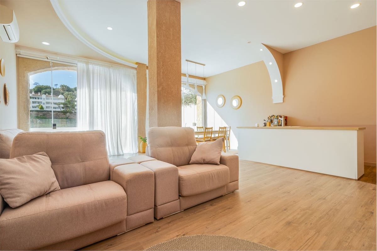 4 makuuhuone Omakotitalo myytävänä paikassa Calahonda mukana uima-altaan - 689 000 € (Ref: 9823419)