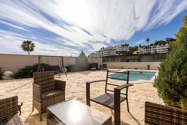 4 makuuhuone Omakotitalo myytävänä paikassa Calahonda, Mijas mukana uima-altaan - 689 000 € (Ref: 9823419)