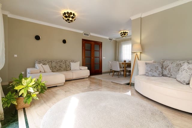 4 makuuhuone Omakotitalo myytävänä paikassa Calahonda, Mijas mukana uima-altaan - 689 000 € (Ref: 9823419)
