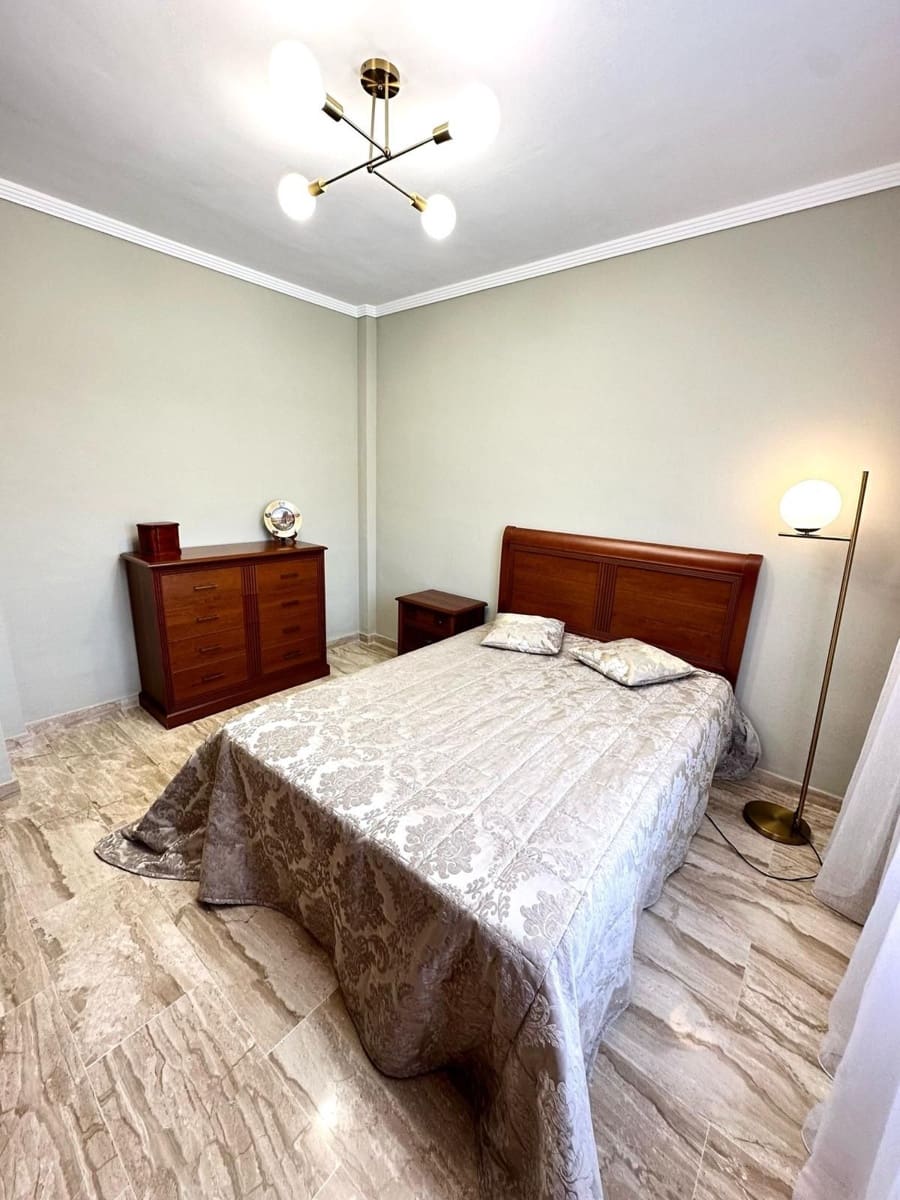 4 makuuhuone Omakotitalo myytävänä paikassa Calahonda mukana uima-altaan - 689 000 € (Ref: 9823419)