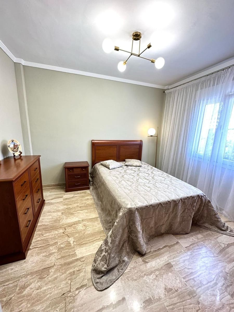 4 makuuhuone Omakotitalo myytävänä paikassa Calahonda mukana uima-altaan - 689 000 € (Ref: 9823419)