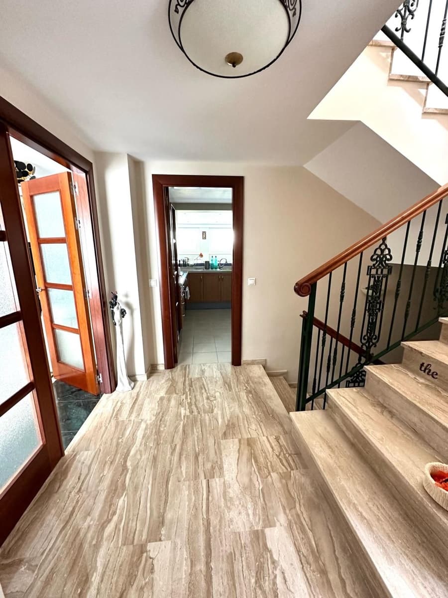 4 makuuhuone Omakotitalo myytävänä paikassa Calahonda mukana uima-altaan - 689 000 € (Ref: 9823419)