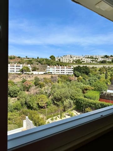 4 makuuhuone Omakotitalo myytävänä paikassa Calahonda, Mijas mukana uima-altaan - 689 000 € (Ref: 9823419)