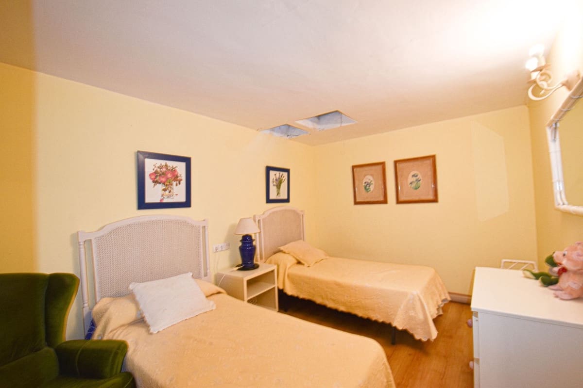 5 bedroom Townhouse for sale in Cabopino with pool - € 943,000 (Ref: 9823420)