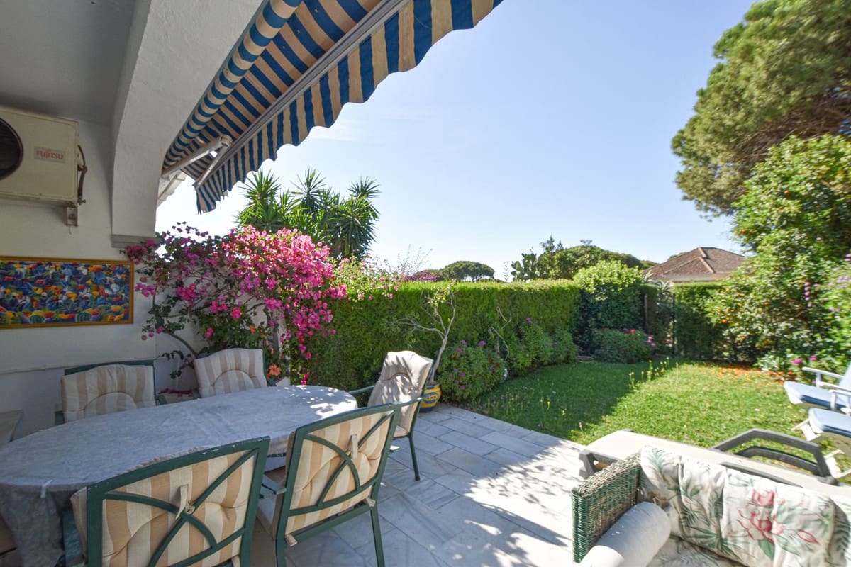 5 bedroom Townhouse for sale in Cabopino with pool - € 943,000 (Ref: 9823420)