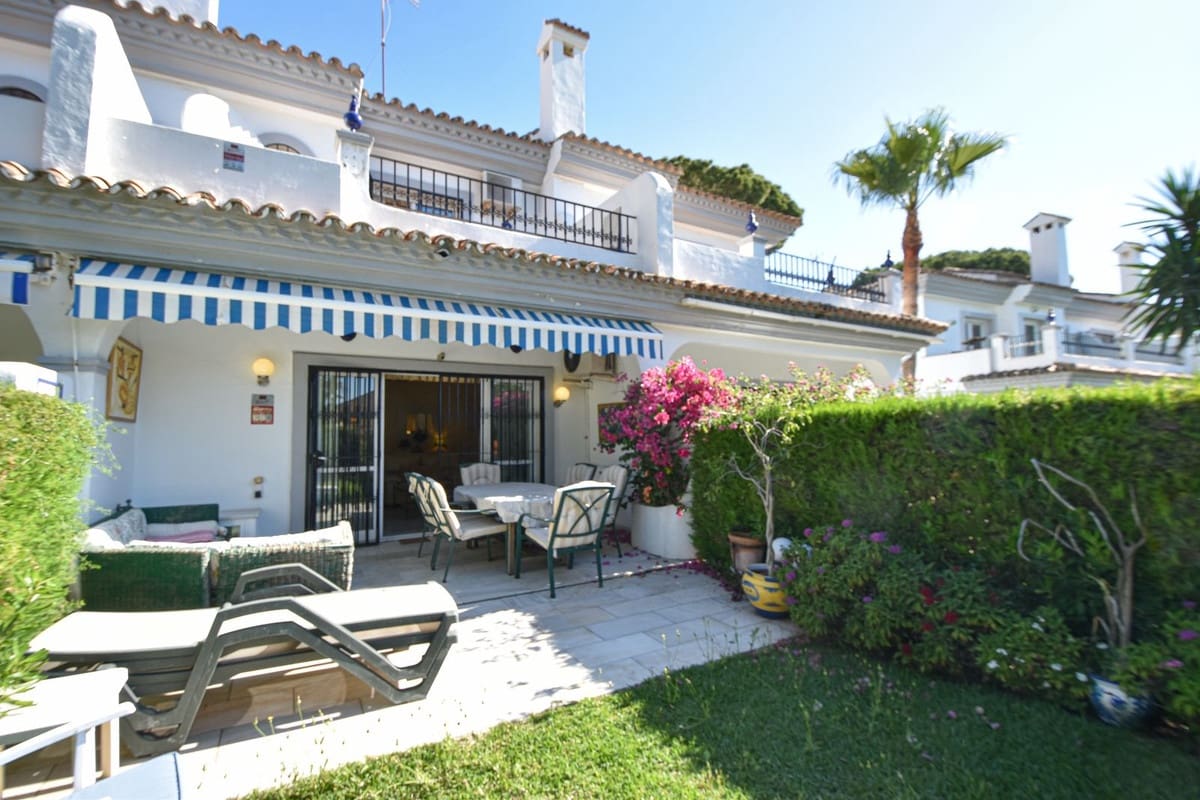 5 bedroom Townhouse for sale in Cabopino with pool - € 943,000 (Ref: 9823420)