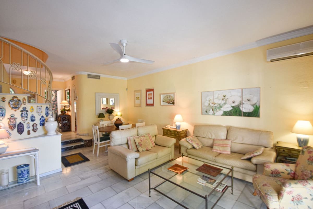 5 bedroom Townhouse for sale in Cabopino with pool - € 943,000 (Ref: 9823420)