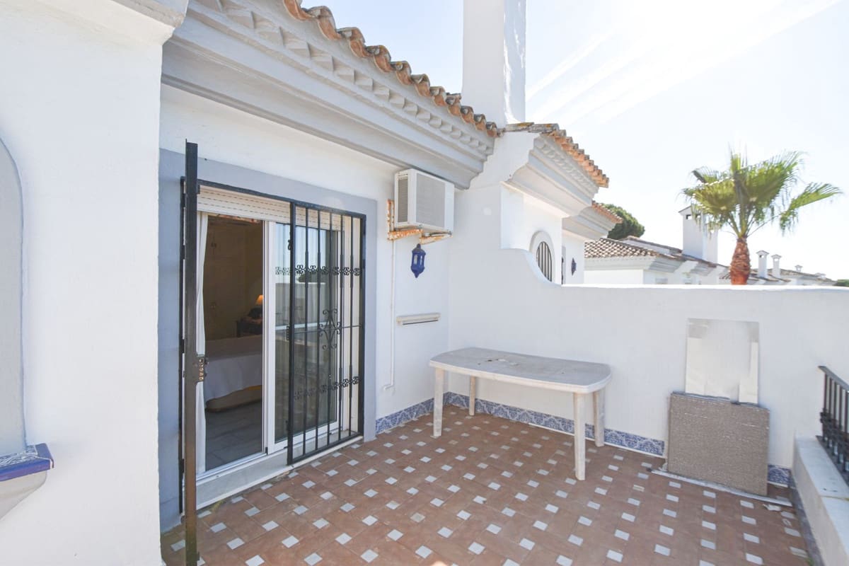 5 bedroom Townhouse for sale in Cabopino with pool - € 943,000 (Ref: 9823420)