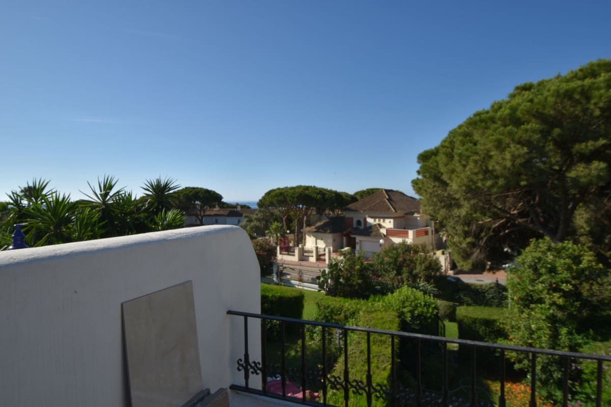 5 bedroom Townhouse for sale in Cabopino with pool - € 943,000 (Ref: 9823420)