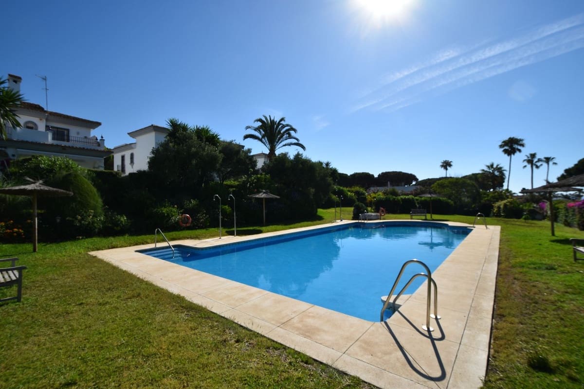 5 bedroom Townhouse for sale in Cabopino with pool - € 943,000 (Ref: 9823420)