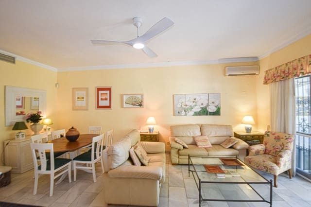 5 soveværelse Byhus til salg i Cabopino, Marbella med swimmingpool - € 943.000 (Ref: 9823420)