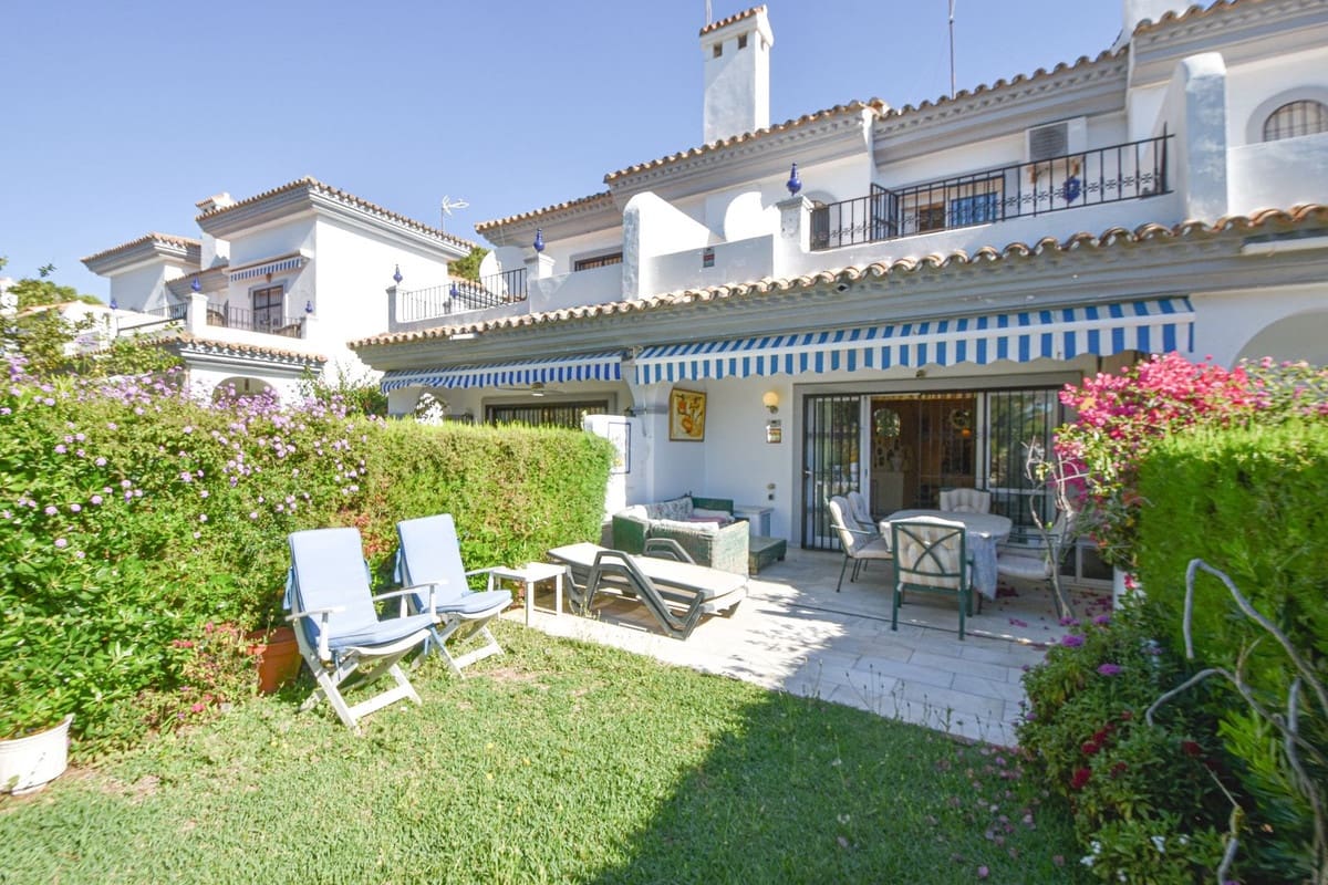 5 bedroom Townhouse for sale in Cabopino with pool - € 943,000 (Ref: 9823420)