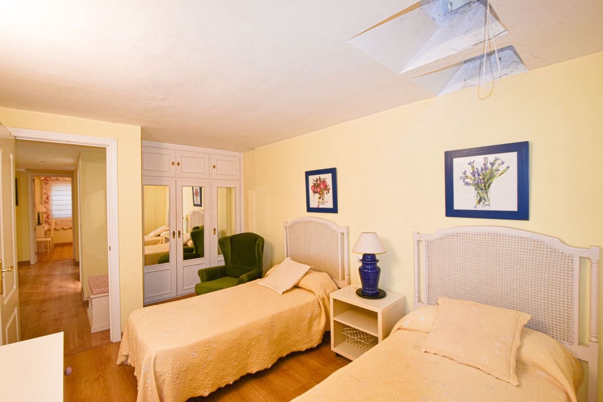 5 bedroom Townhouse for sale in Cabopino with pool - € 943,000 (Ref: 9823420)