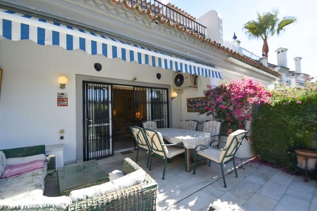 5 soveværelse Byhus til salg i Cabopino, Marbella med swimmingpool - € 943.000 (Ref: 9823420)