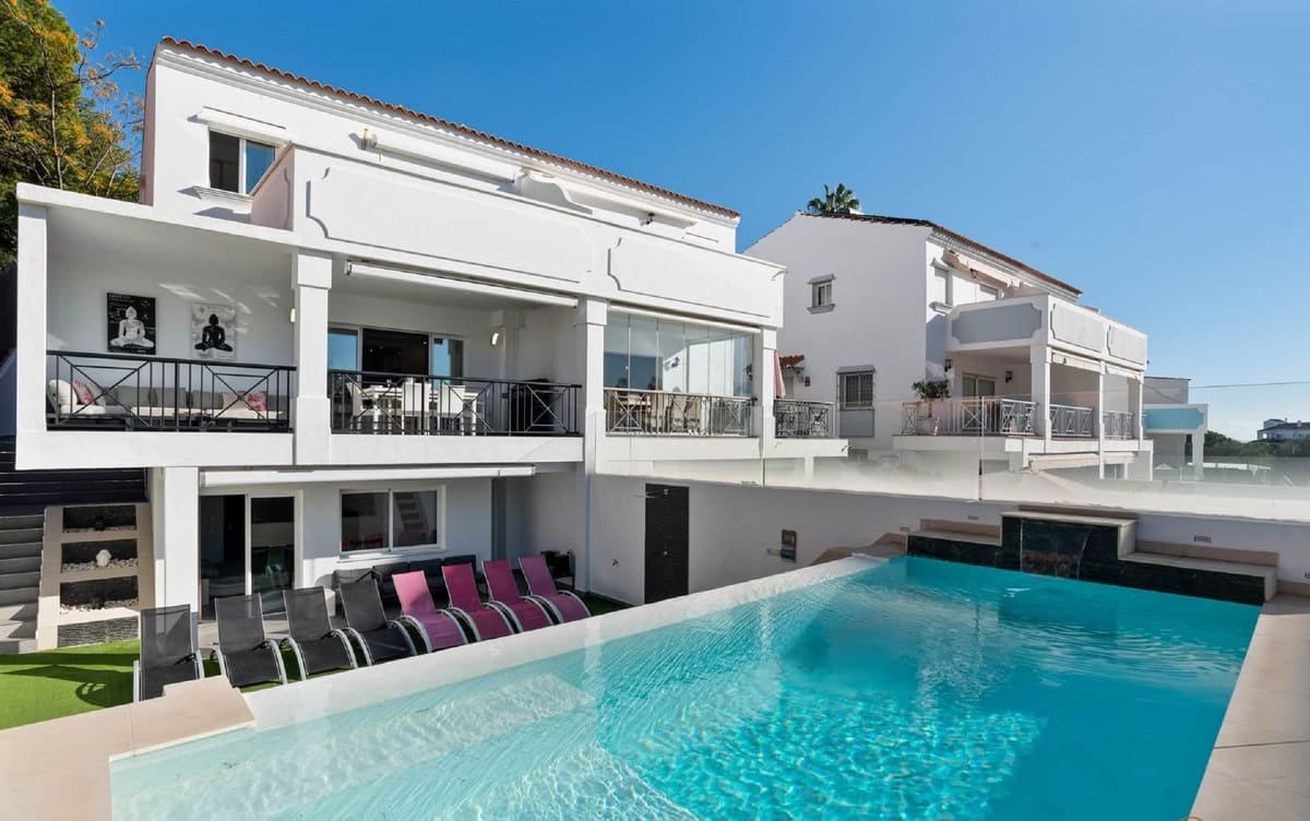 6 soveværelse Semi-Rækkehus til salg i Marbella med swimmingpool garage - € 1.200.000 (Ref: 9823421)
