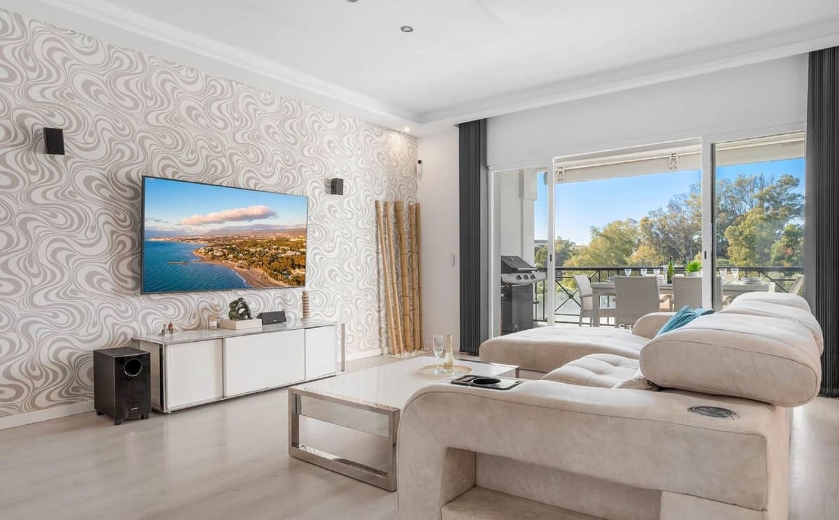 6 soveværelse Semi-Rækkehus til salg i Marbella med swimmingpool garage - € 1.200.000 (Ref: 9823421)