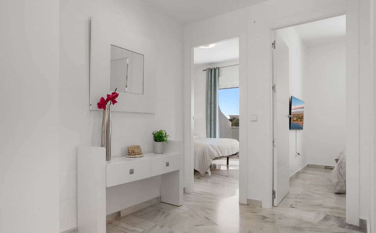6 soveværelse Semi-Rækkehus til salg i Marbella med swimmingpool garage - € 1.200.000 (Ref: 9823421)
