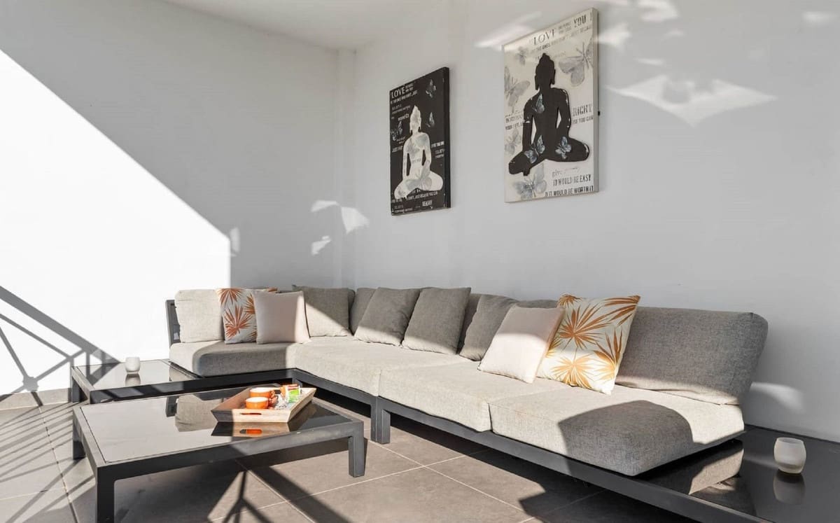 6 soveværelse Semi-Rækkehus til salg i Marbella med swimmingpool garage - € 1.200.000 (Ref: 9823421)