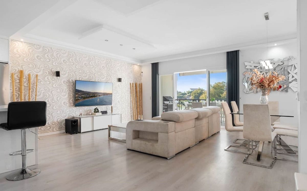 6 soveværelse Semi-Rækkehus til salg i Marbella med swimmingpool garage - € 1.200.000 (Ref: 9823421)