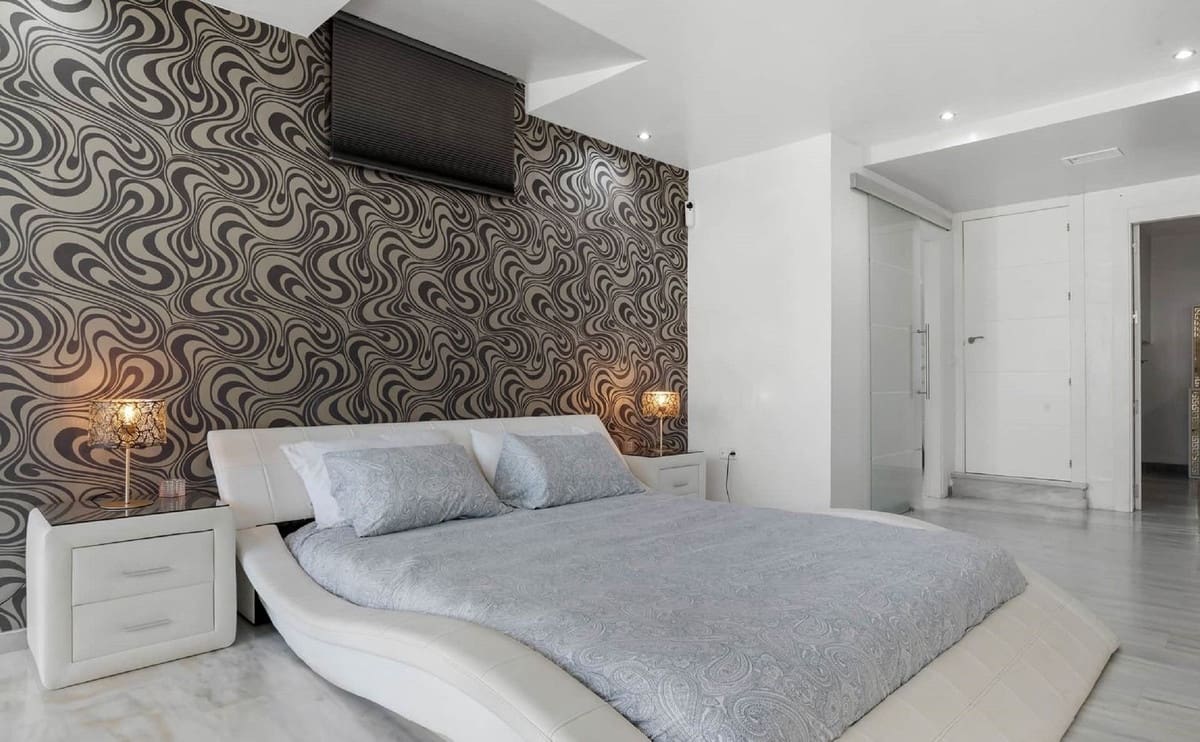 6 soveværelse Semi-Rækkehus til salg i Marbella med swimmingpool garage - € 1.200.000 (Ref: 9823421)