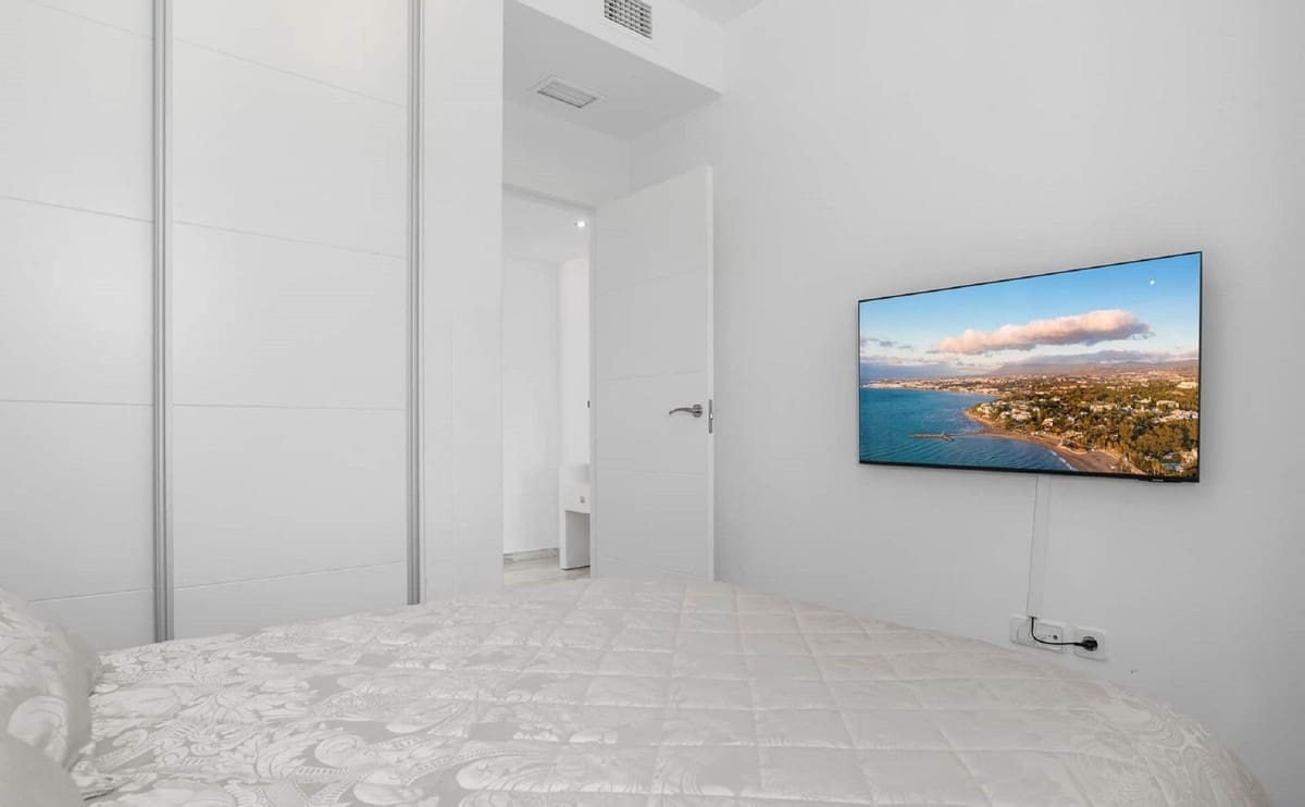 6 soveværelse Semi-Rækkehus til salg i Marbella med swimmingpool garage - € 1.200.000 (Ref: 9823421)