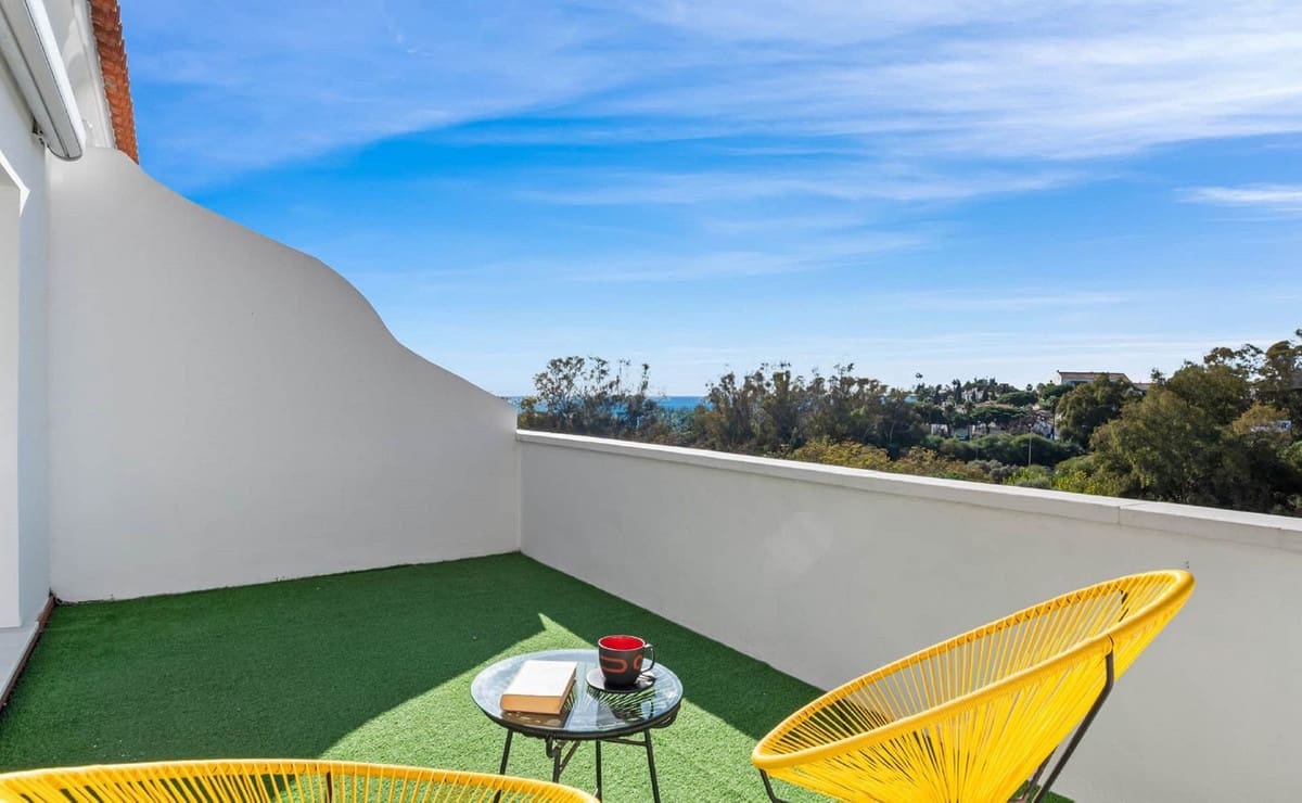 6 soveværelse Semi-Rækkehus til salg i Marbella med swimmingpool garage - € 1.200.000 (Ref: 9823421)