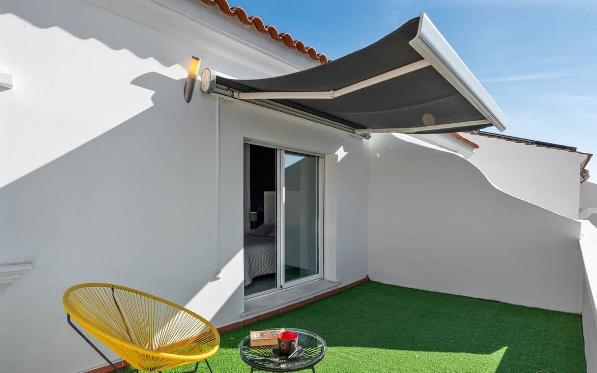 6 soveværelse Semi-Rækkehus til salg i Marbella med swimmingpool garage - € 1.200.000 (Ref: 9823421)